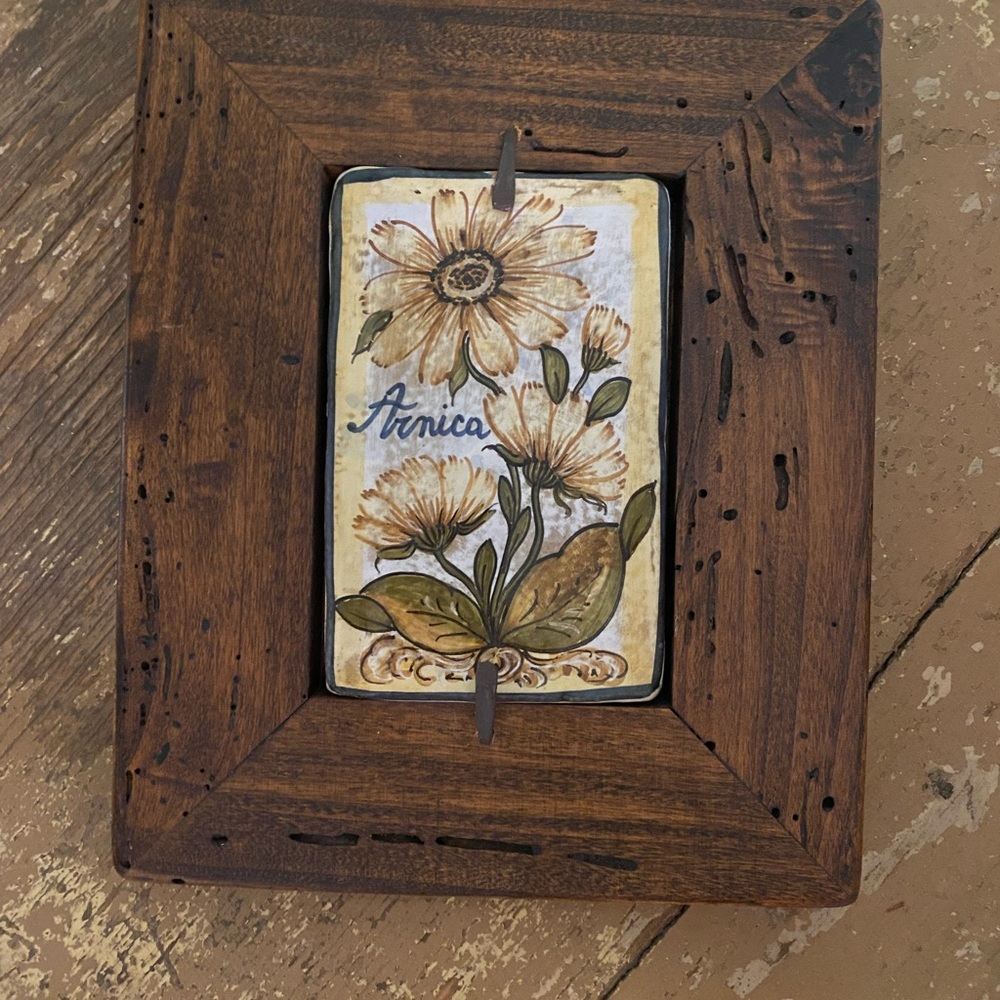 Saca Castelli- framed tile